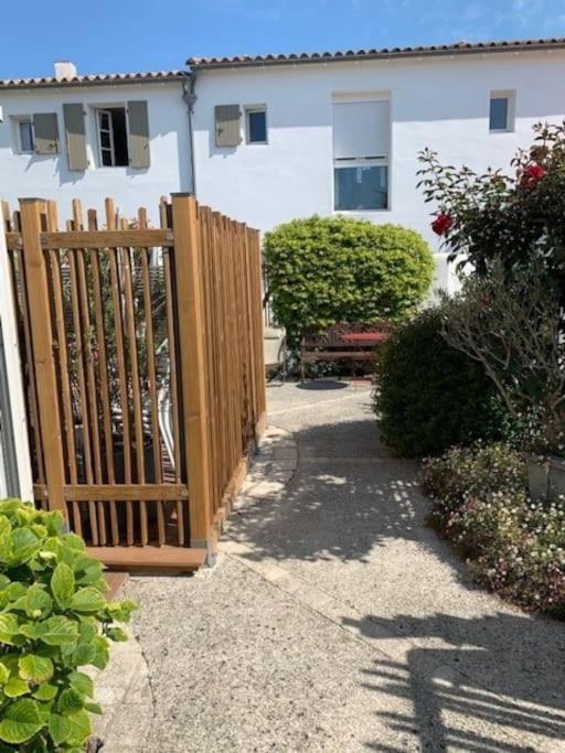Maison De Vacances La Flotte 00491Ui 외부 사진