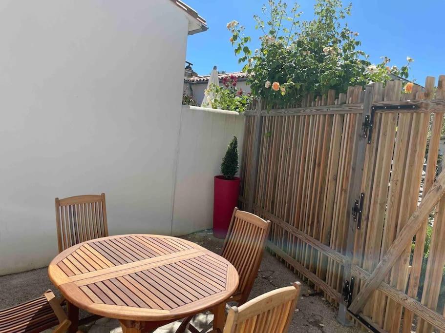 Maison De Vacances La Flotte 00491Ui 외부 사진
